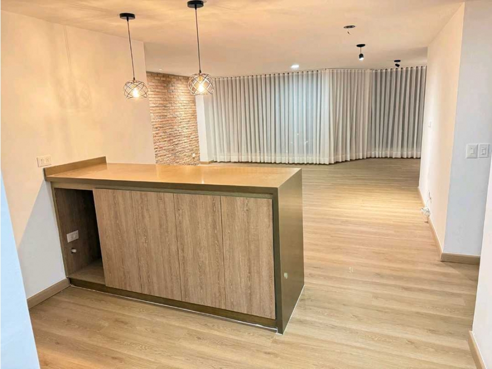 APARTAMENTO GRANDE EN LA CASTELLANA — foto 2