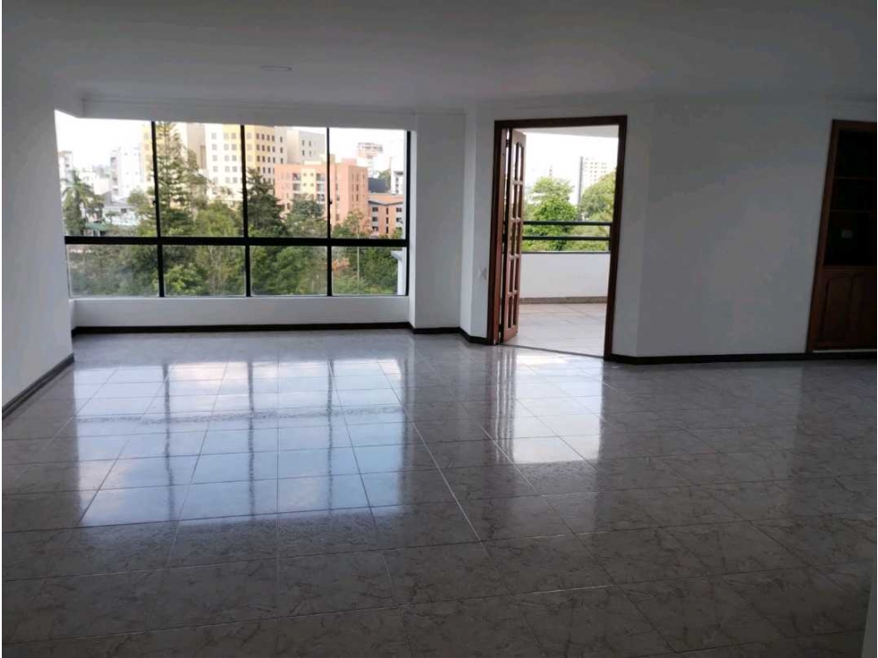APARTAMENTO GRANDE MUY BIEN UBICADO VISTA 360° — foto 2