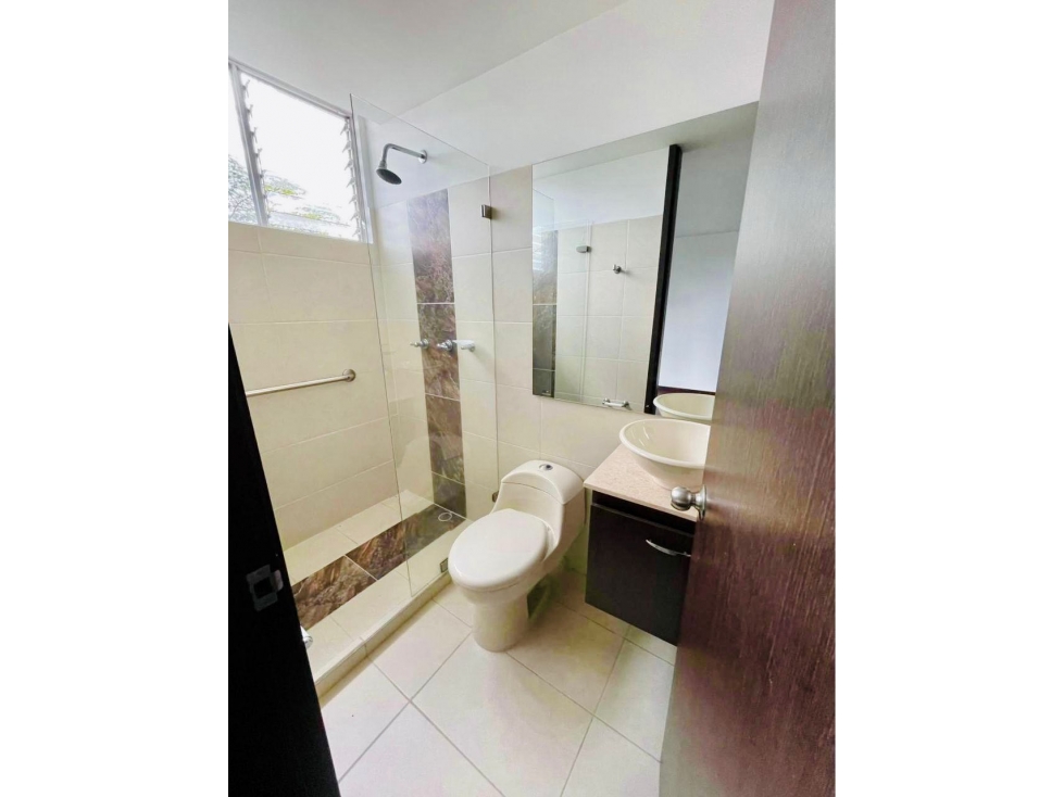 SE VENDE APARTAMENTO CERCA AL BARRIO LAURELES — foto 5