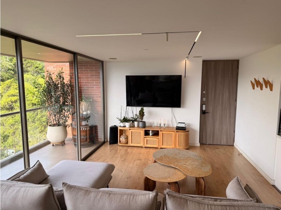 Apartamento Hermoso Exclusivo sector Superior - Cola del Zorro POBLADO — foto 2