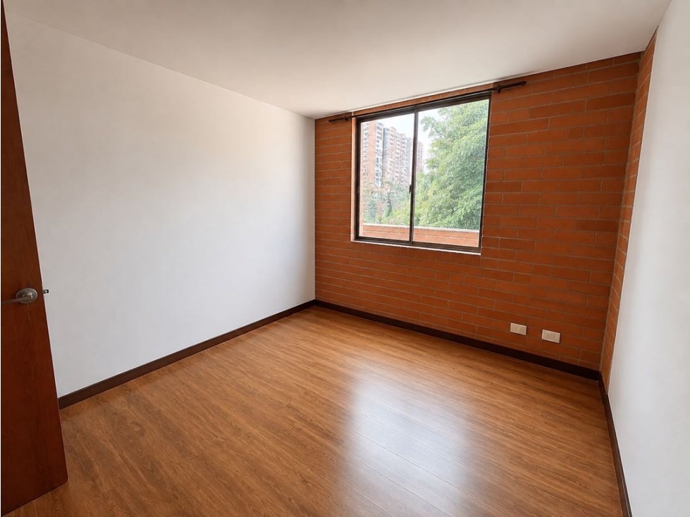 APARTAMENTO ITAGÜÍ CON AMPLIA TERRAZA-3ALCOBAS-2BAÑOS-UNIDAD COMPLETA — foto 6
