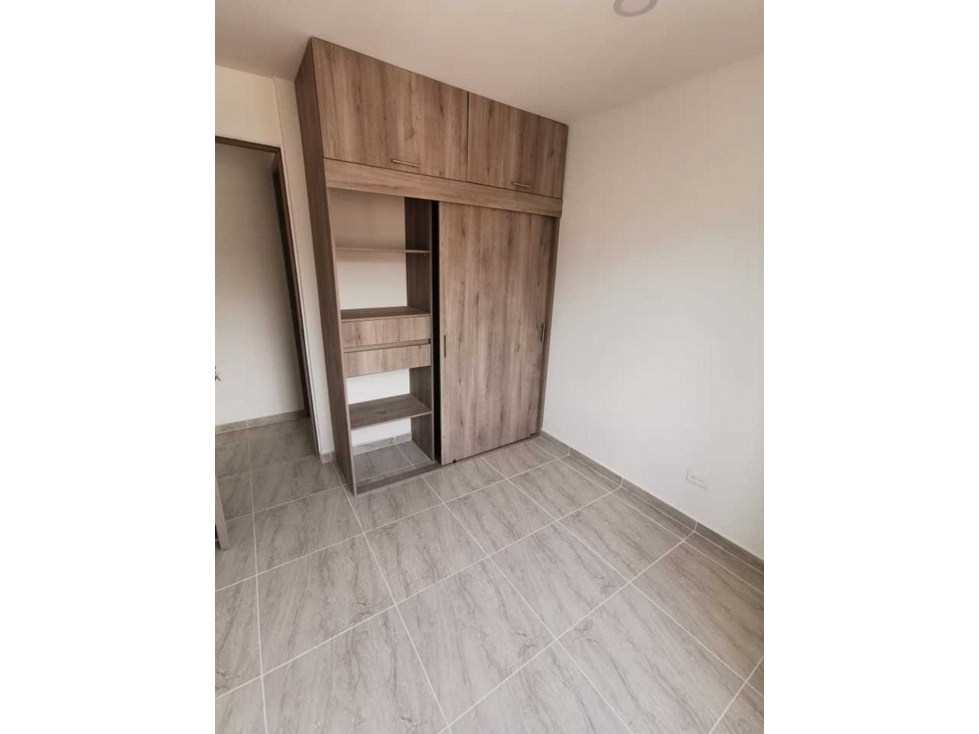 Apartamento itagui ditaires piso alto/linda/vista buenos acabados — foto 3