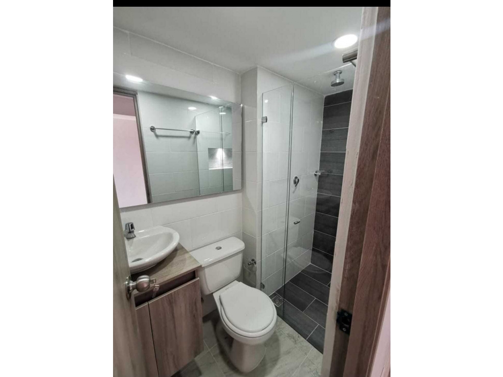 Apartamento itagui ditaires piso alto/linda/vista buenos acabados — foto 5