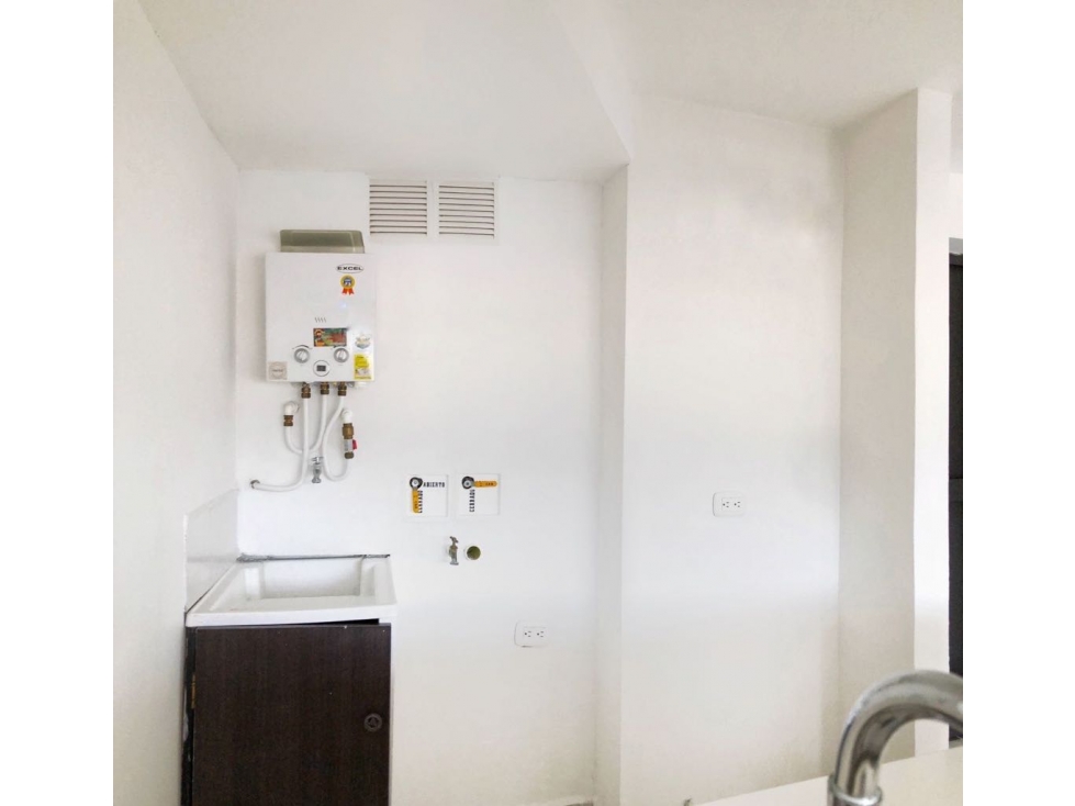 Apartamento la América barrio cristobal parqueadero de moto — foto 5