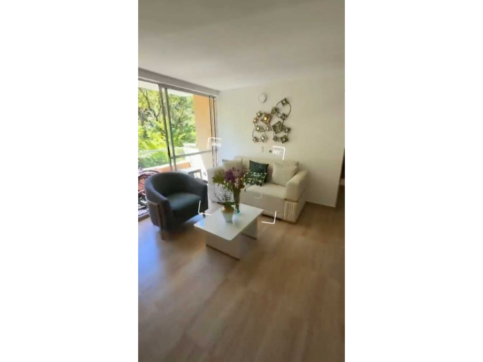 APARTAMENTO LOMA BERNAL.PISO MEDIO.UNIDAD COMPLETA.