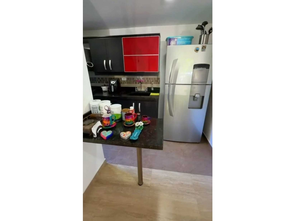 APARTAMENTO LOMA BERNAL.PISO MEDIO.UNIDAD COMPLETA. — foto 4