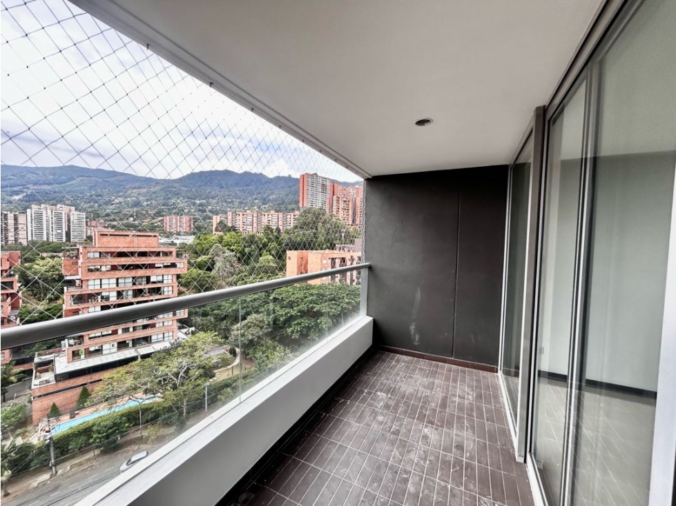 Apartamento Loma de Las Brujas 3 habitaciones, estudio, 2 baños