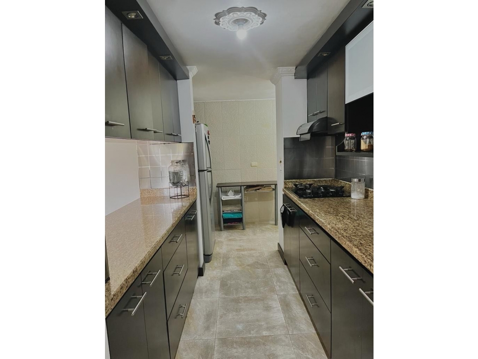 Apartamento Los Bernal 99 metros 750 millones — foto 4