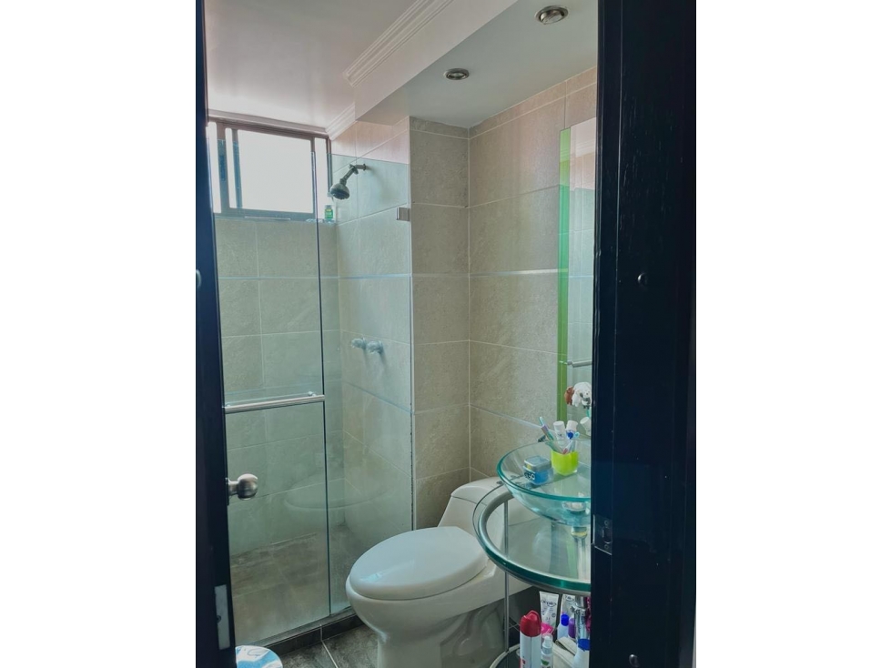 Apartamento Los Bernal 99 metros 750 millones — foto 6