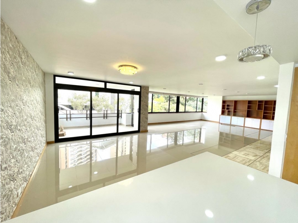 Apartamento Lujoso arriendo poblado Lalinde.