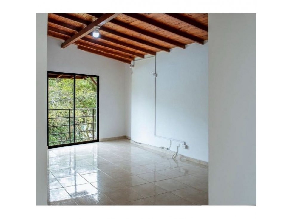 APARTAMENTO MUY AMPLIO DUPLEX | ASUNCIÓN, COPACABANA EN VENTA E376