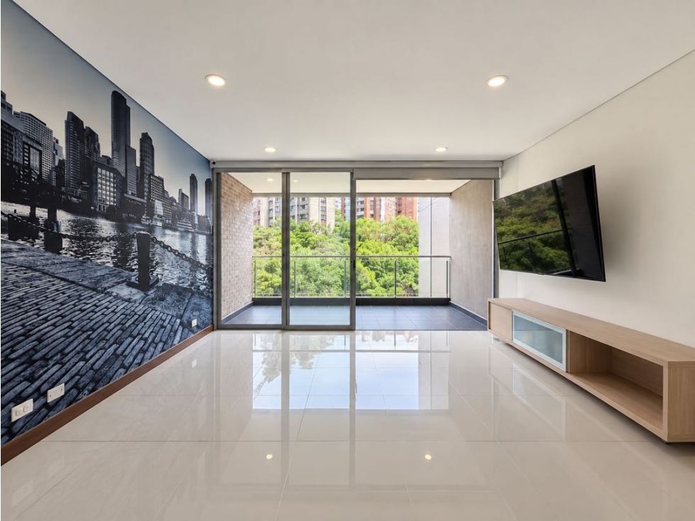 APARTAMENTO MUY COMERCIAL EN EL POBLADO - FLORIDA