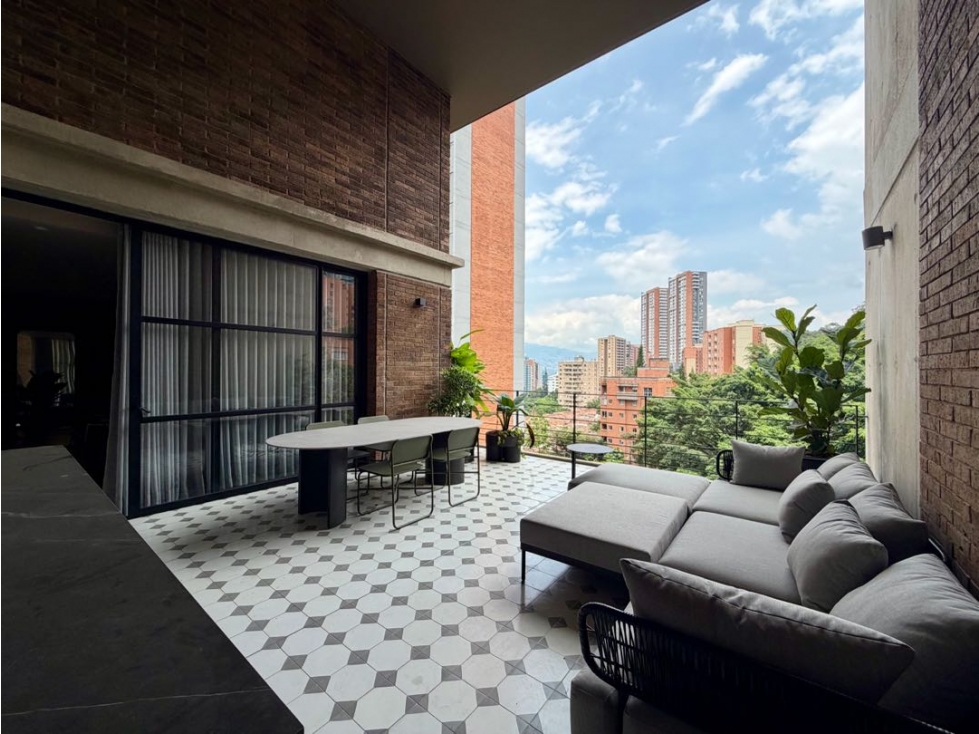 Apartamento nuevo con terraza en venta Poblado Castropol