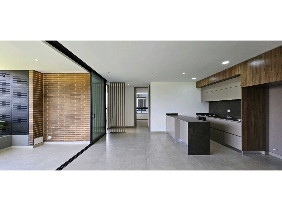 Apartamento en arriendo en exclusivo edificio en Cerritos. Piso bajo