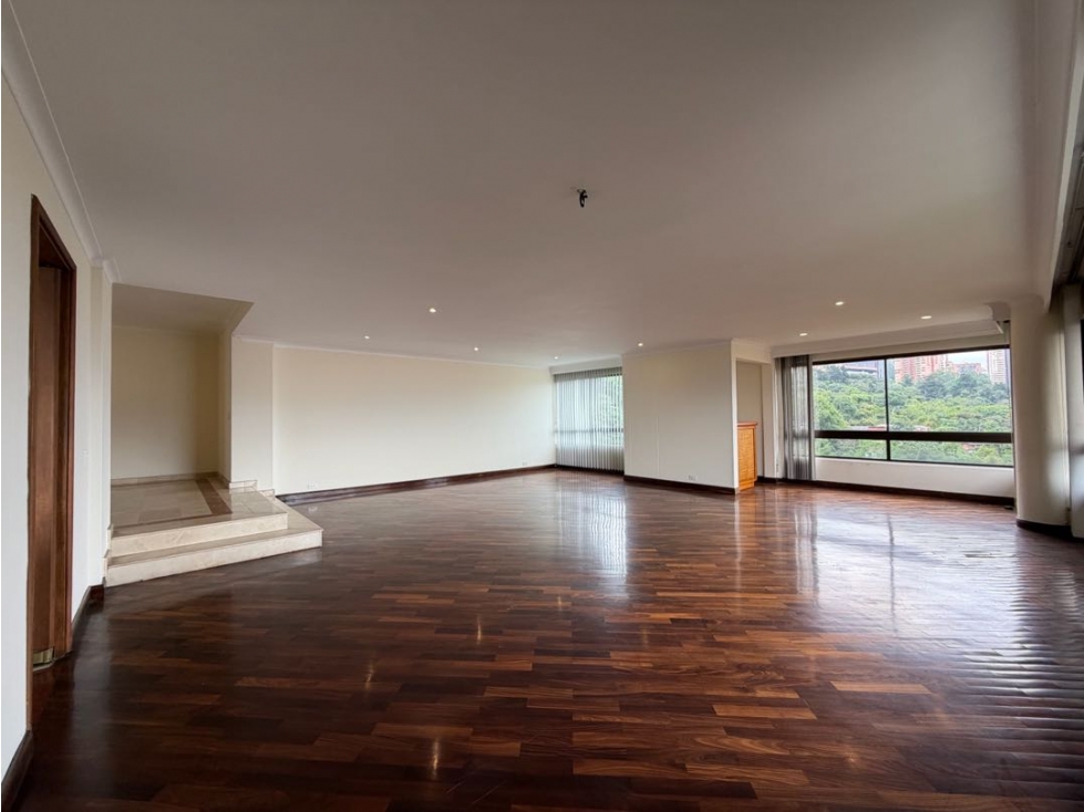 VENDEMOS Apartamento Original Sector El Tesoro Piso Alto — foto 3