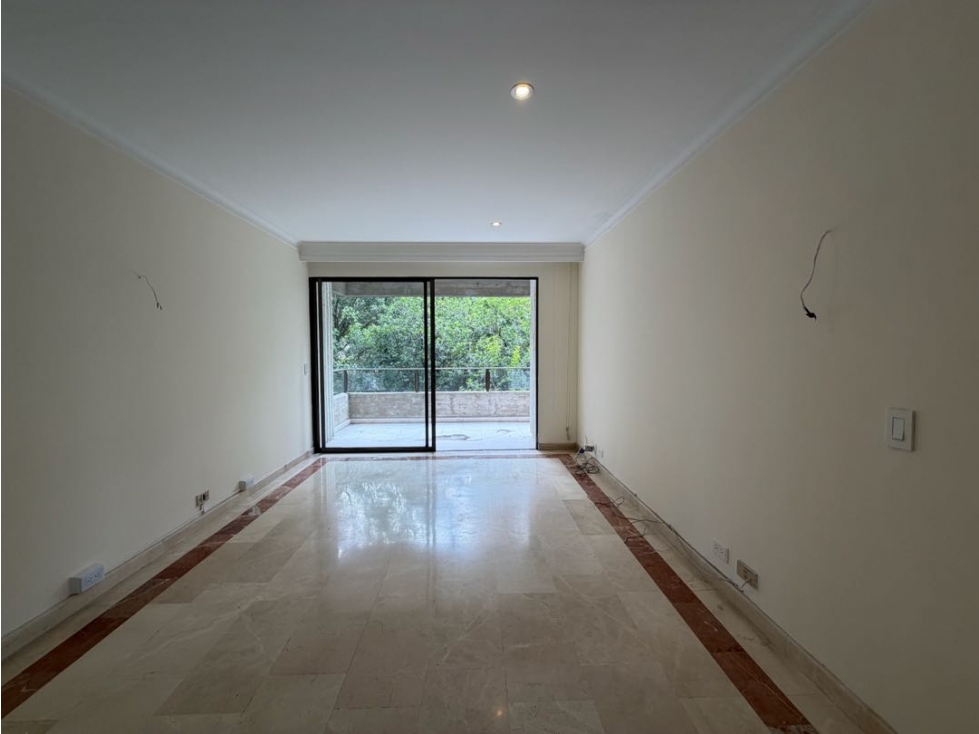 VENDEMOS Apartamento Original Sector El Tesoro Piso Alto — foto 6