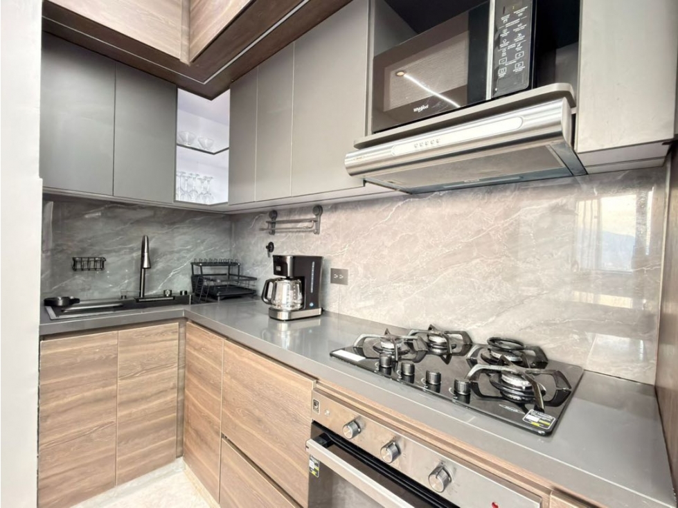 Apartamento en Arriendo Amoblado en Loma de los Bernal — foto 6