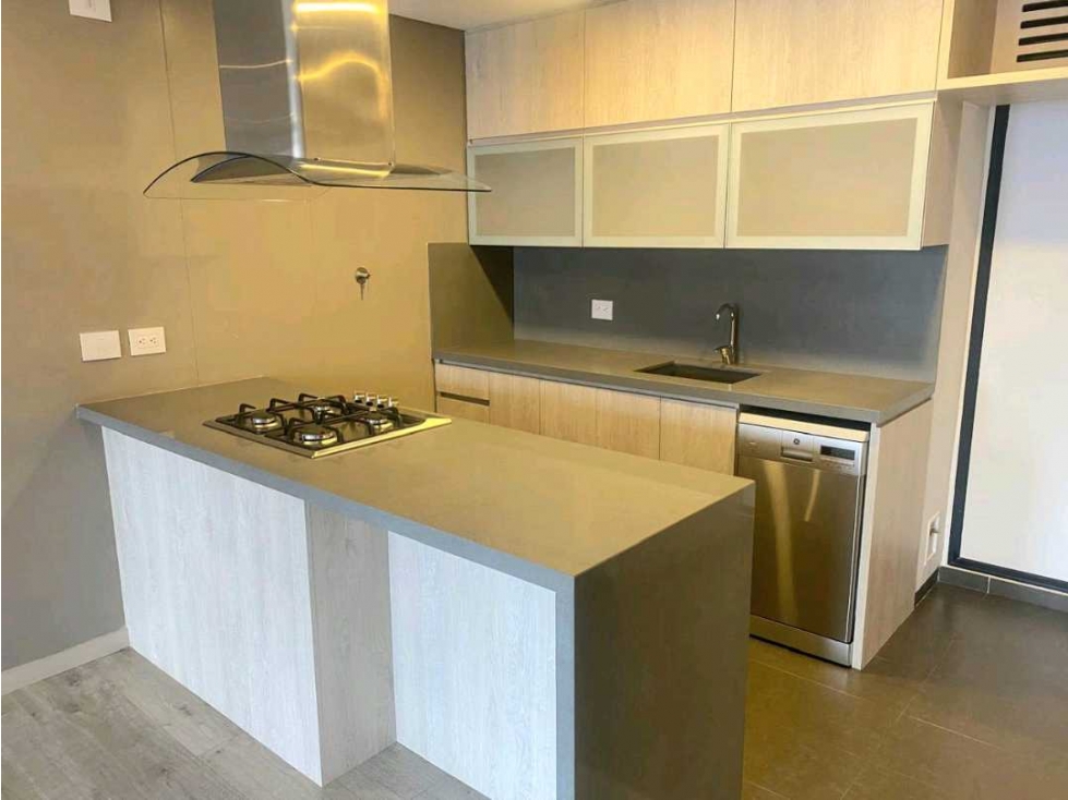 APARTAMENTO PARA LA RENTA EN EL POBLADO SECTOR ALTOS DEL POBLADO — foto 2