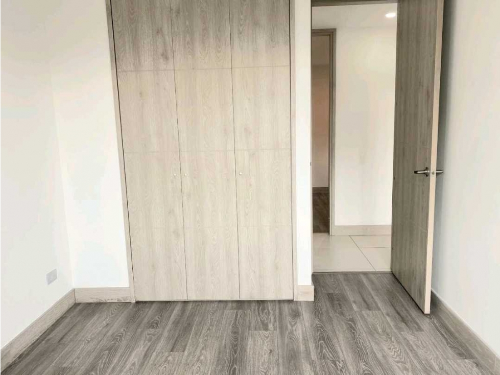 APARTAMENTO PARA LA RENTA EN ENVIGADO SECTOR LOMA LOS MESA — foto 5