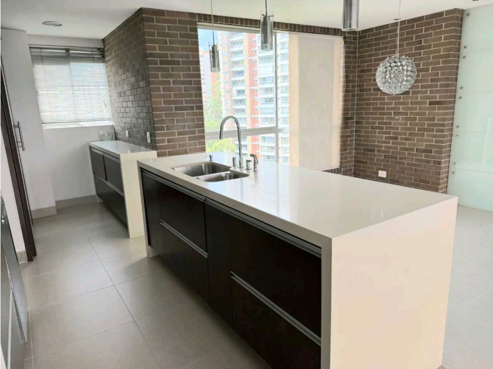APARTAMENTO PARA LA RENTA EN EL POBLADO SECTOR LOMA LAS SANTAS — foto 2