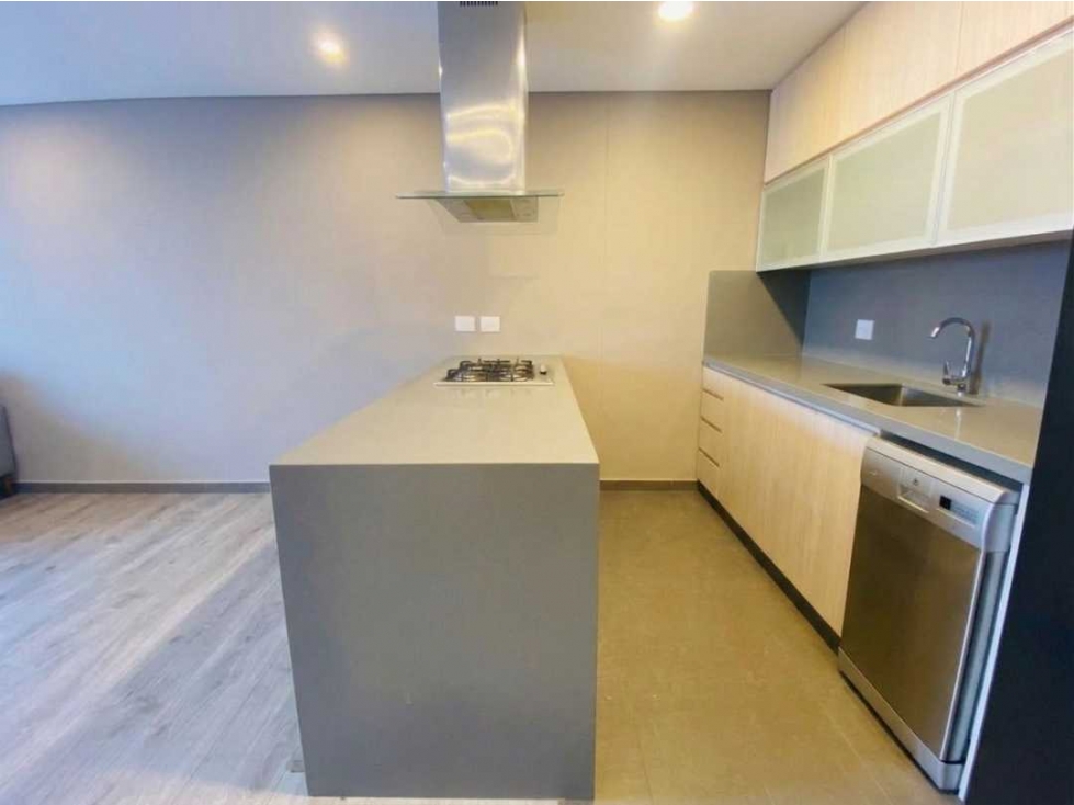 APARTAMENTO PARA LA RENTA EN EL POBLADO SECTOR ALTOS DEL POBLADO — foto 2