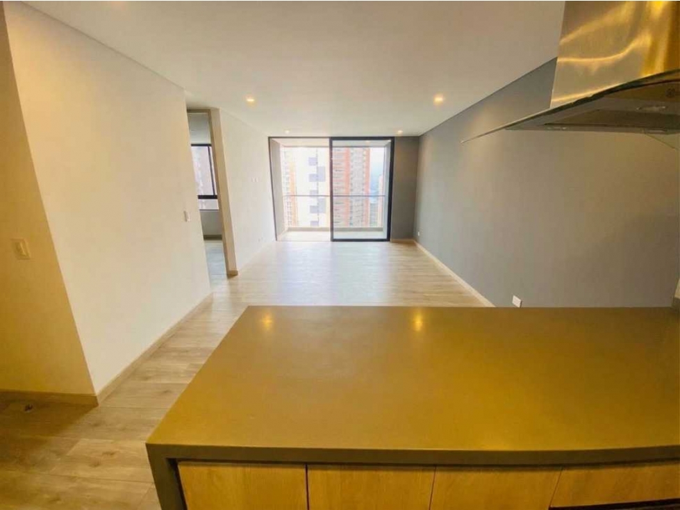 APARTAMENTO PARA LA RENTA EN EL POBLADO SECTOR ALTOS DEL POBLADO — foto 3