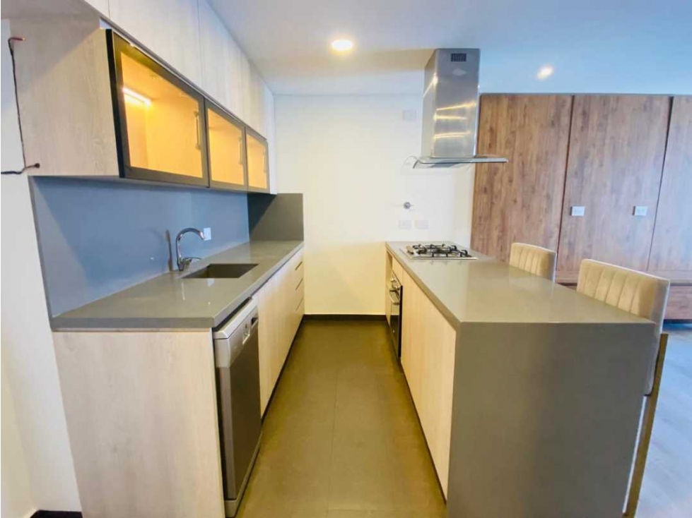 APARTAMENTO PARA LA RENTA EN EL POBLADO SECTOR ALTOS DEL POBLADO — foto 2