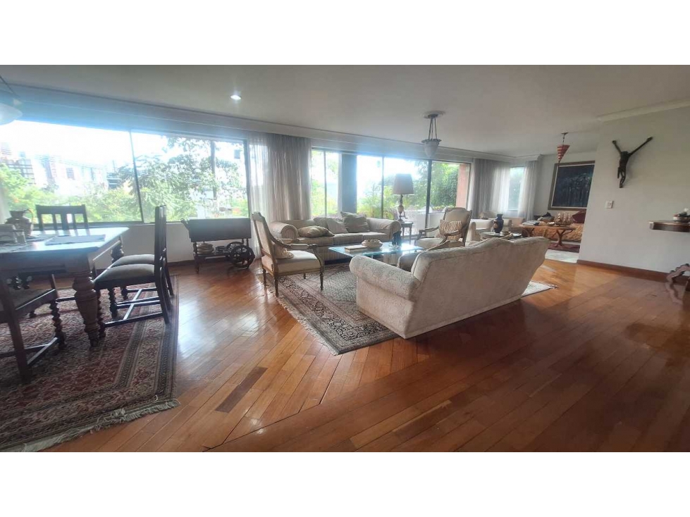 APARTAMENTO PARA LA VENTA QUE PARECE UNA CASA BARRIO LALINDE, POBLADO. — foto 2