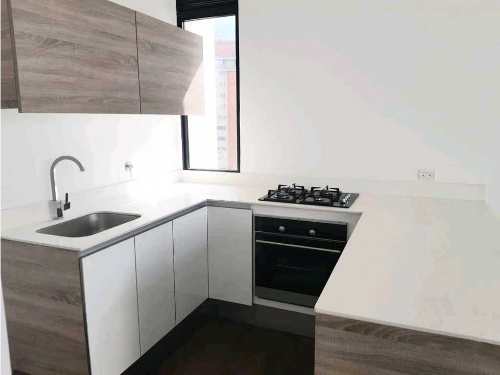 APARTAESTUDIO PARA LA RENTA EN EL POBLADO SECTOR SAN LUCAS — foto 3