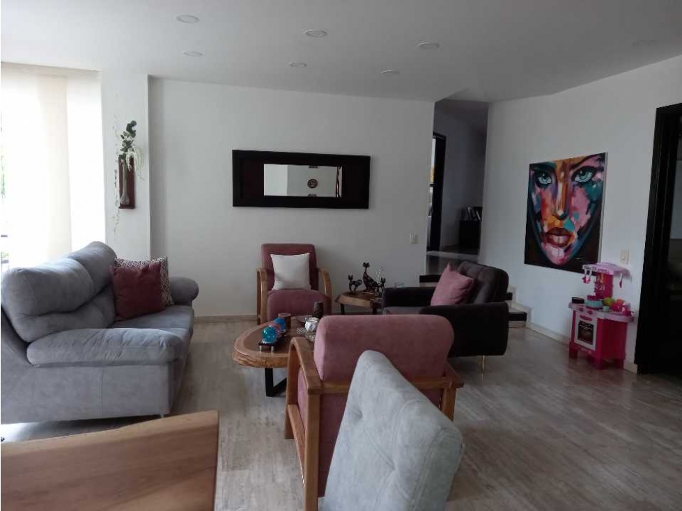 Apartamento para la venta en la Castellana primer piso esquinero — foto 2