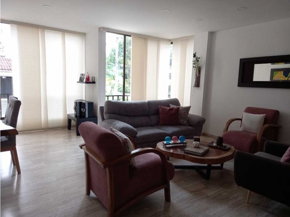 Apartamento grande en La Castellana, primer piso, ideal para familia