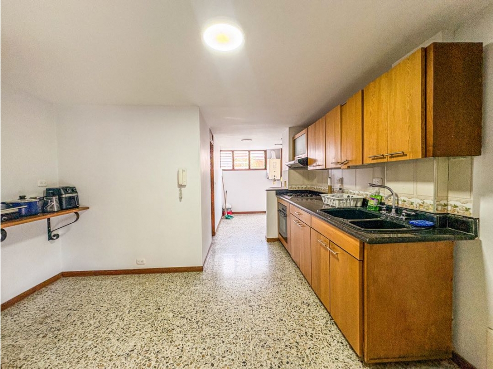 APARTAMENTO PARA REMODELAR POBLADO FRENTE A EAFIT