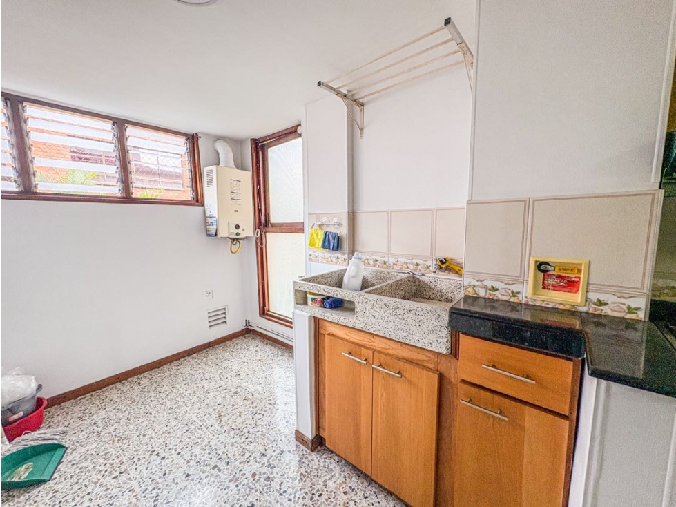 APARTAMENTO PARA REMODELAR POBLADO FRENTE A EAFIT — foto 2