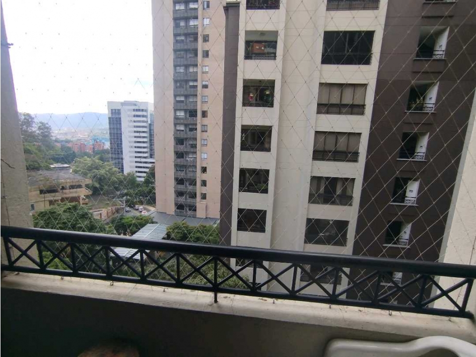 APARTAMENTO PARA RENTA EN EL POBLADO. EDIFICIO JUNCOS. — foto 4