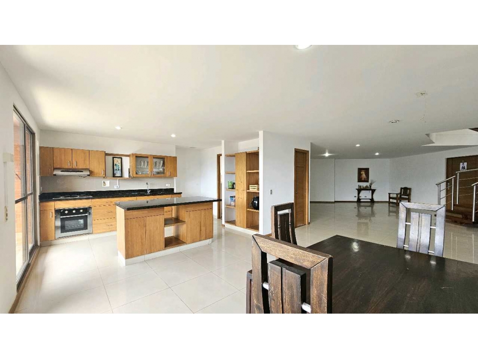 Dúplex Pent-house de 236m² con Vista Panorámica en Sabaneta — foto 4