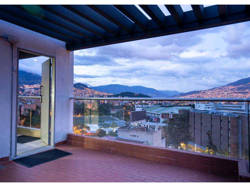 Arriendo penthouse amoblado en laureles — foto 4