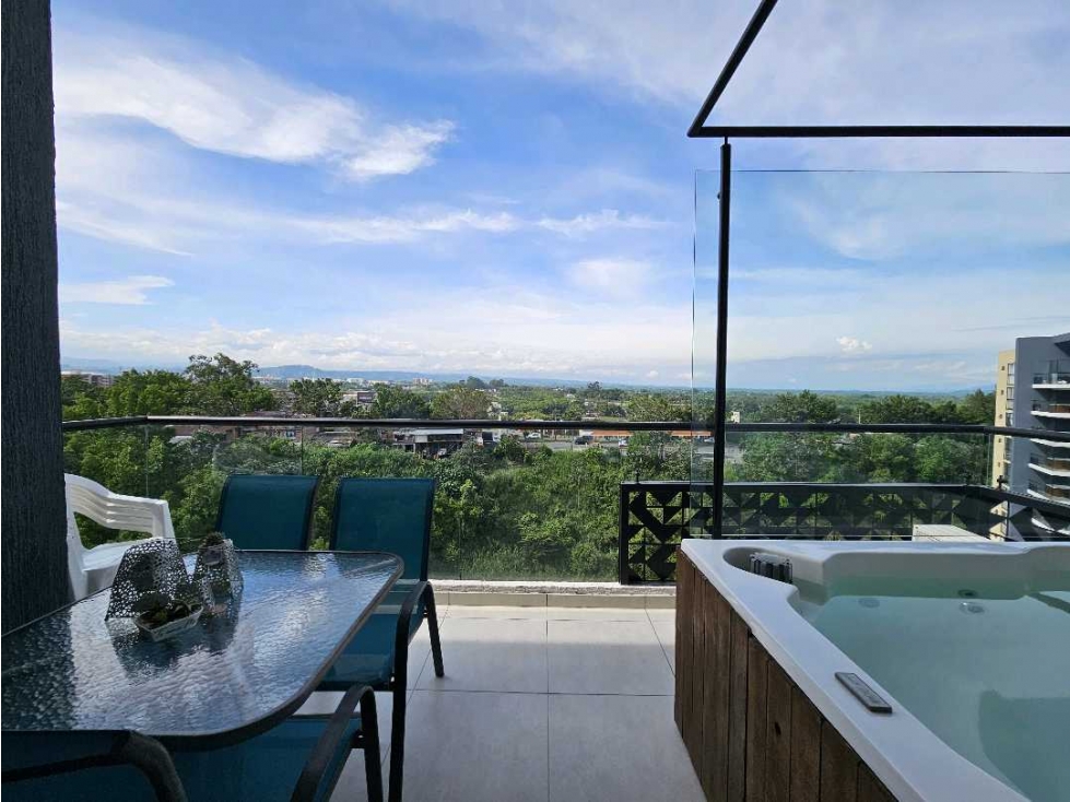 Apartamento, piso alto, jacuzzi en el balcón. Vive como en un club. — foto 5
