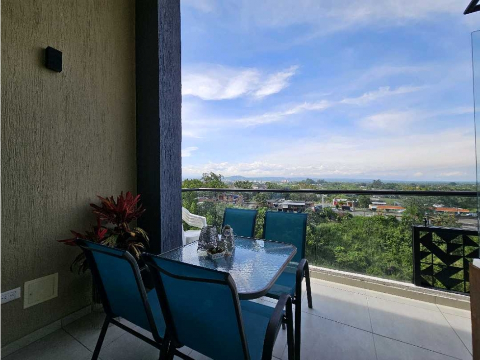 Apartamento, piso alto, jacuzzi en el balcón. Vive como en un club. — foto 6