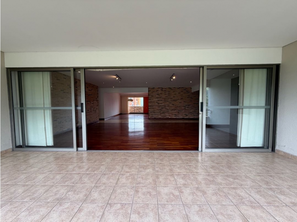 VENDEMOS Apartamento Piso Alto Sector Sierralta — foto 6