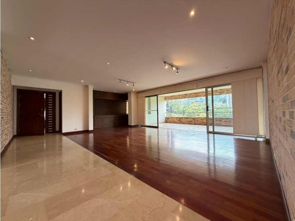 VENDEMOS Apartamento Piso Alto Sector Sierralta