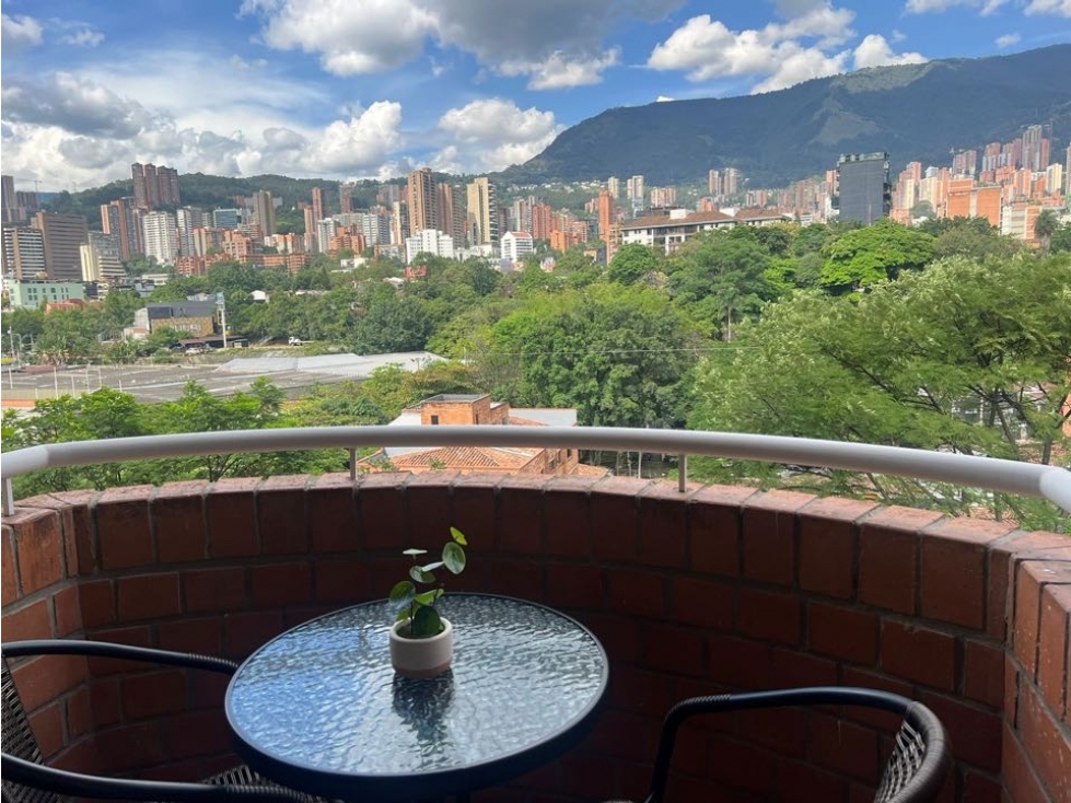 APARTAMENTO POBLADO CON VISTA AL VERDE Y LA CIUDAD — foto 2