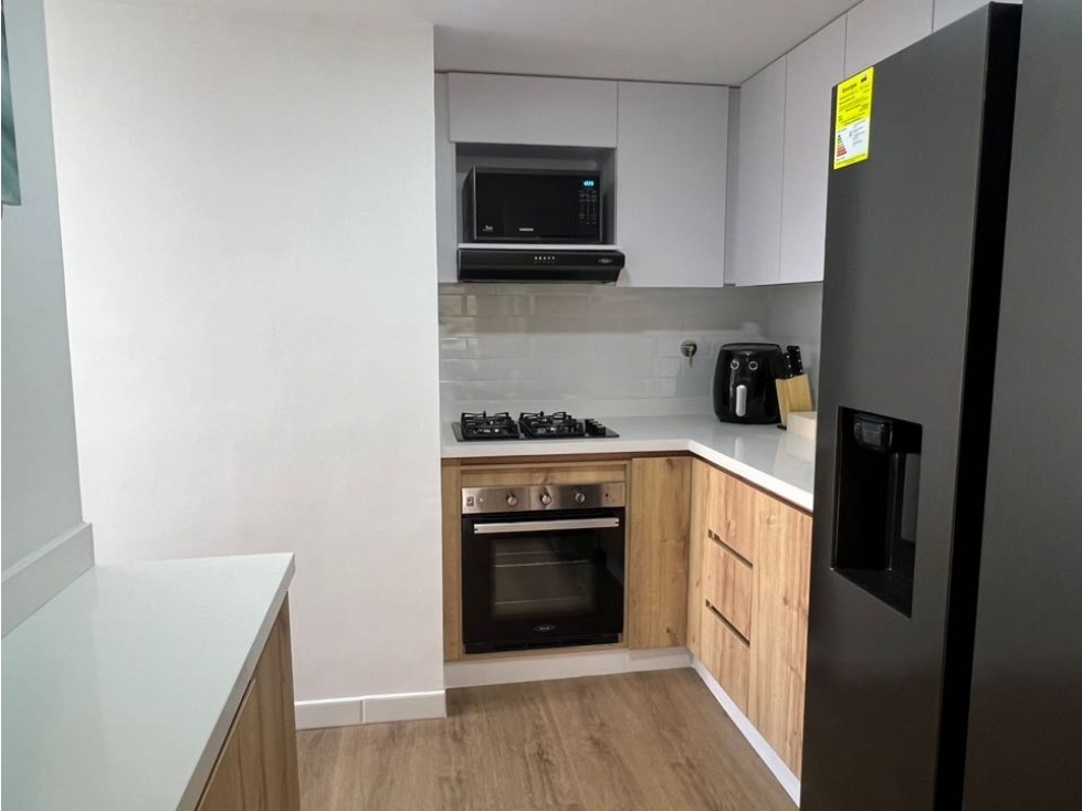 APARTAMENTO POBLADO CON VISTA AL VERDE Y LA CIUDAD — foto 5