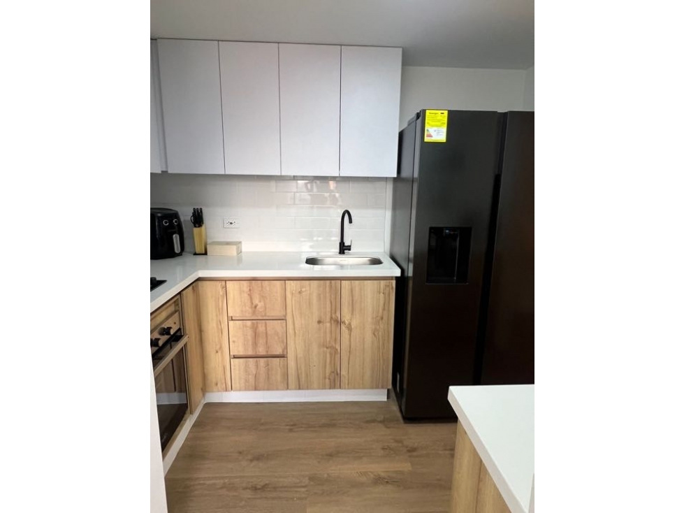 APARTAMENTO POBLADO CON VISTA AL VERDE Y LA CIUDAD — foto 6