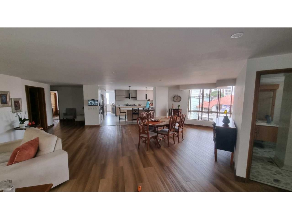 Apartamento remodelado amplio segundo piso en La Castellana — foto 2