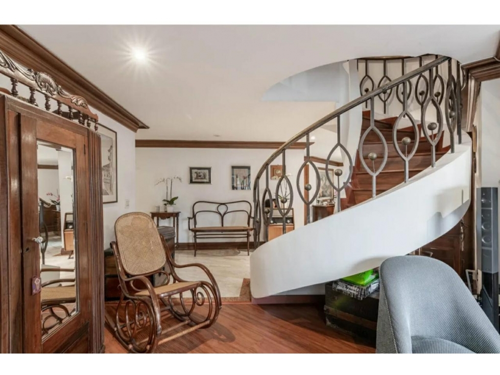 ¡APARTAMENTO REMODELADO CON CHIMENEA Y BALCÃN EN SAN PATRICIO! — foto 4