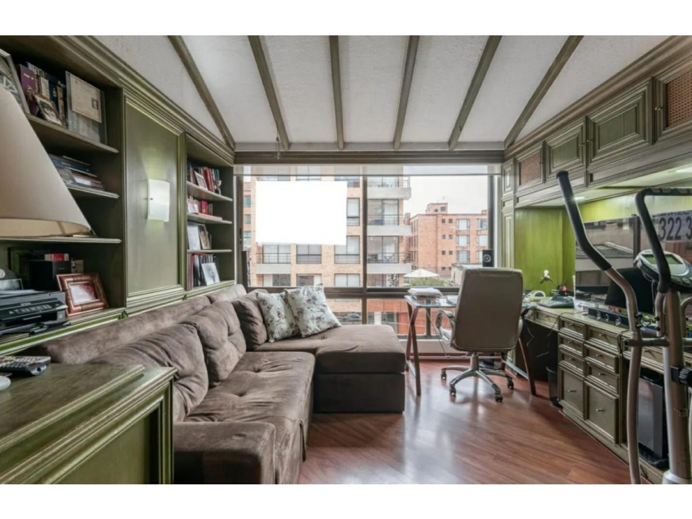 ¡APARTAMENTO REMODELADO CON CHIMENEA Y BALCÃN EN SAN PATRICIO! — foto 6