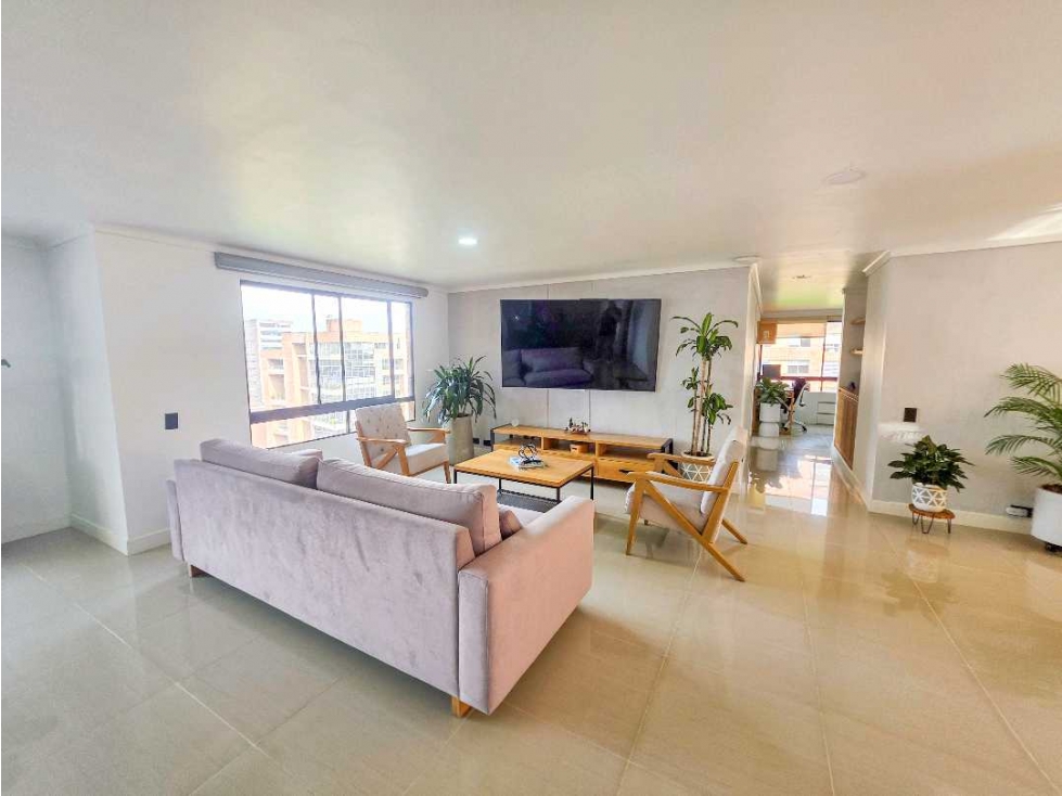 APARTAMENTO REMODELADO EN CASTROPOL EL POBLADO CON VISTA — foto 2