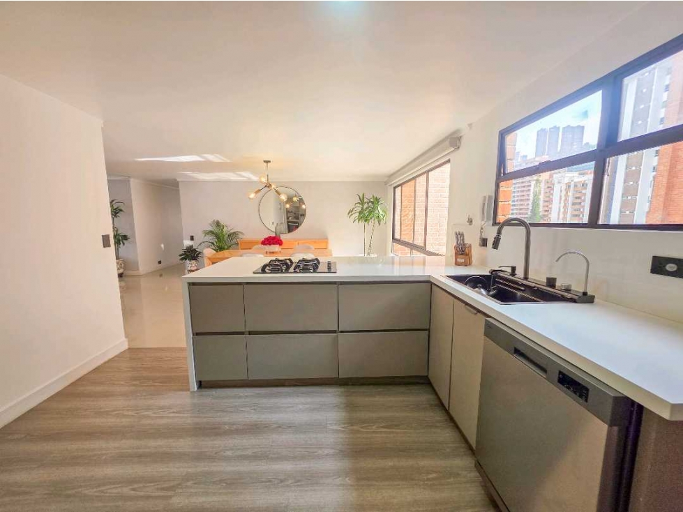 APARTAMENTO REMODELADO EN CASTROPOL EL POBLADO CON VISTA — foto 4