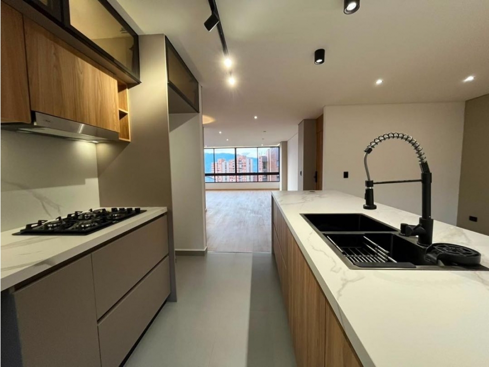 Apartamento remodelado en El Poblado | 154 m² | $1.480 millones — foto 2