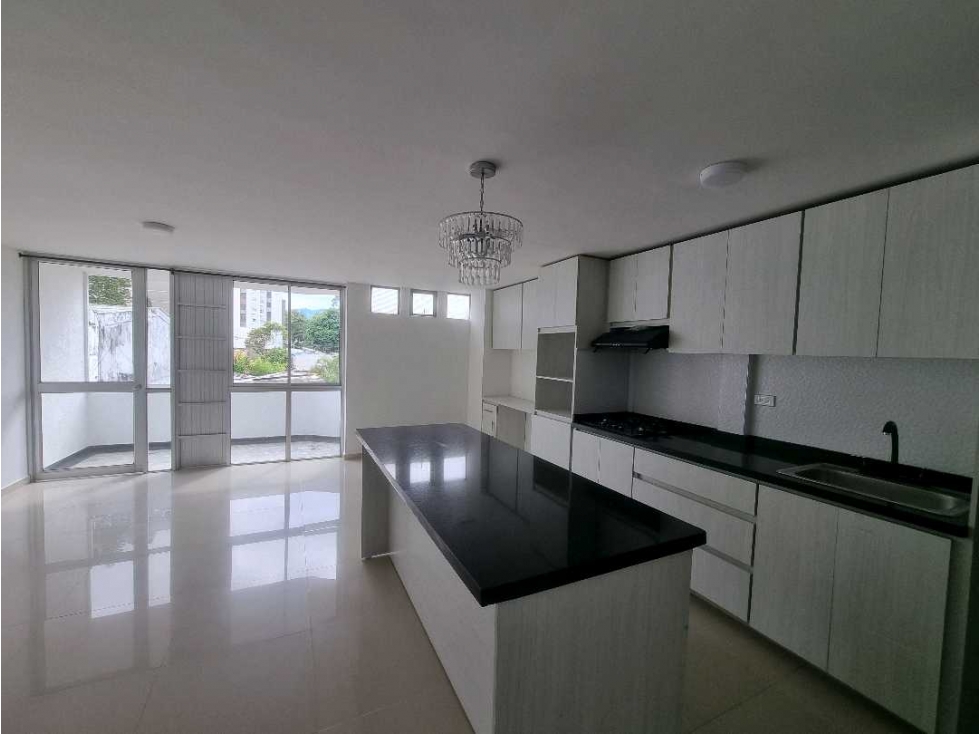 Apartamento remodelado en la castellana a una cuadra de la Av. Bolívar — foto 3